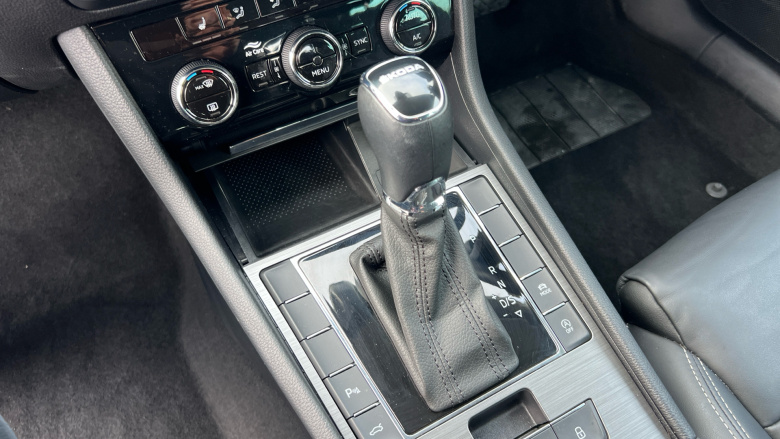 Skoda Superb 2.0 TDI CR SE L 5dr DSG Diesel Hatchback